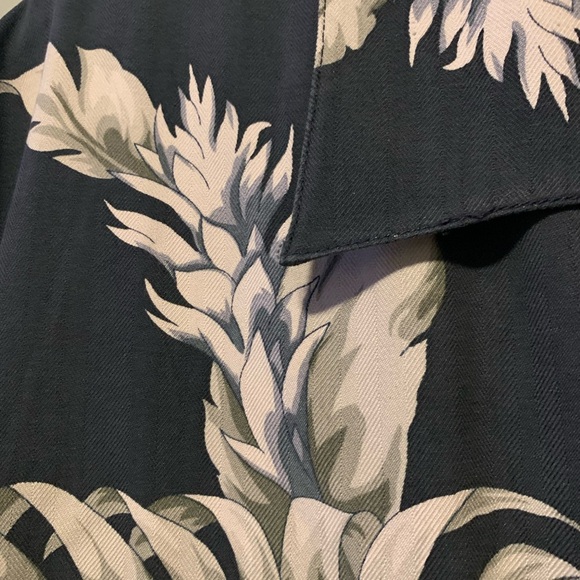 Tommy Bahama LG Men's Floral Navy Shirt 100% Silk Button Up Loose, Relaxed Fit - Picture 11 of 11